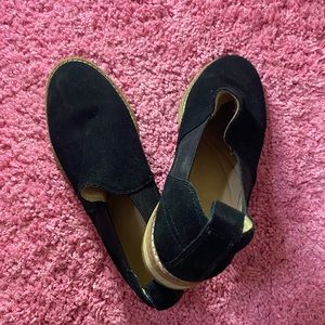 Clark’s size 7.5 black suede ankle loafer bootie